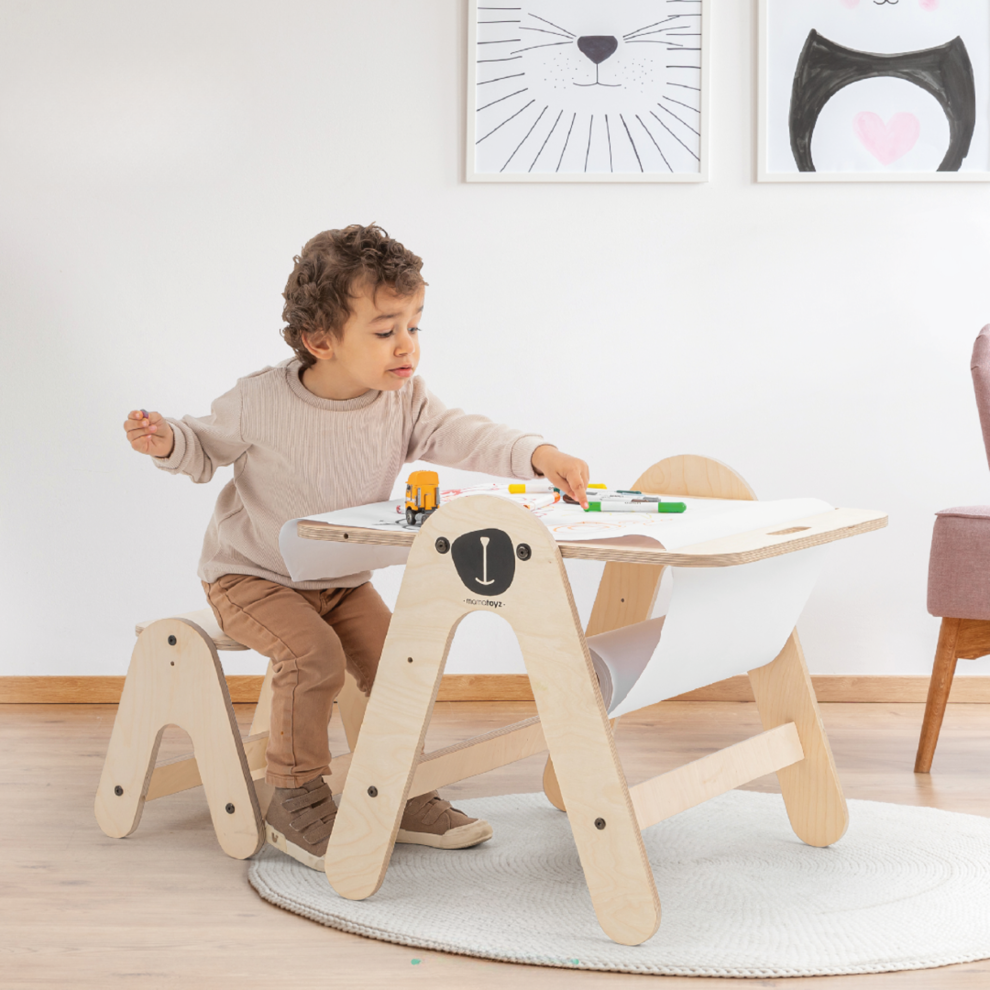 Massam aktivitetsbord och skrivbord